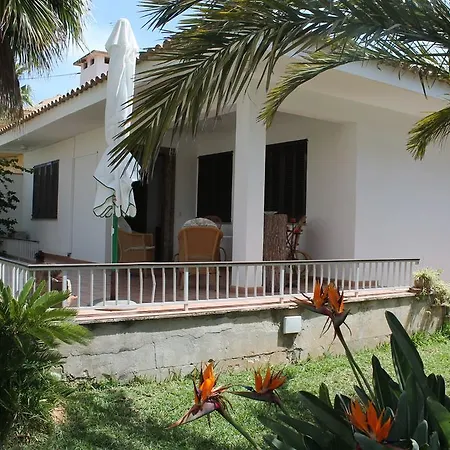 Semesterbostad Es Tamarells Blue *